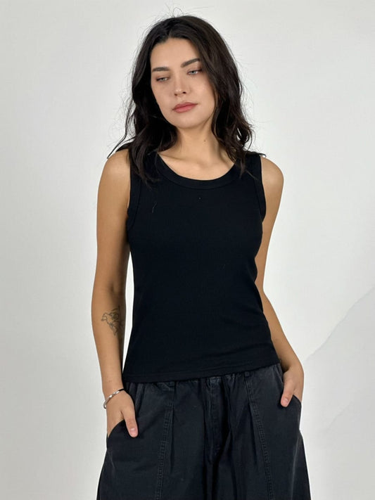 Polera básica sin mangas