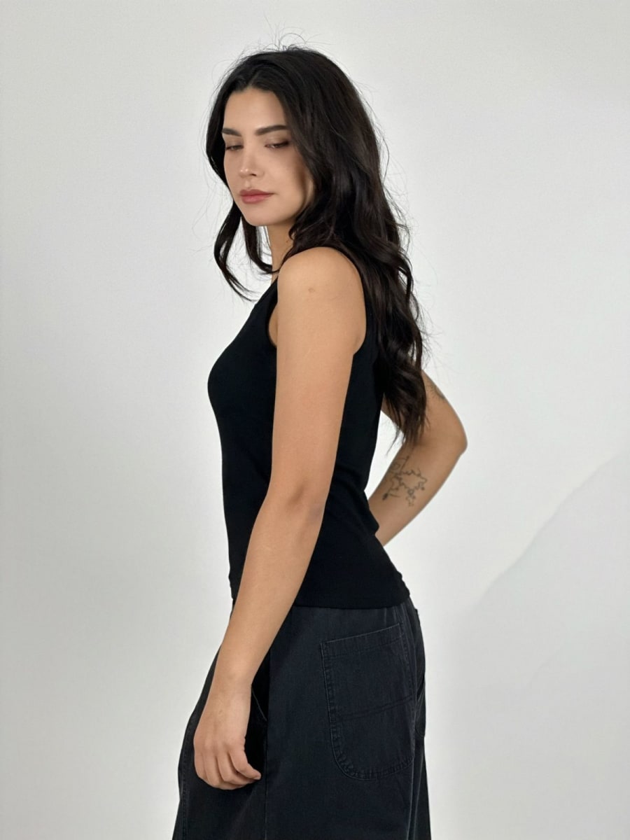 Polera básica sin mangas